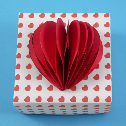 Gift box with 3D Valentine decoration