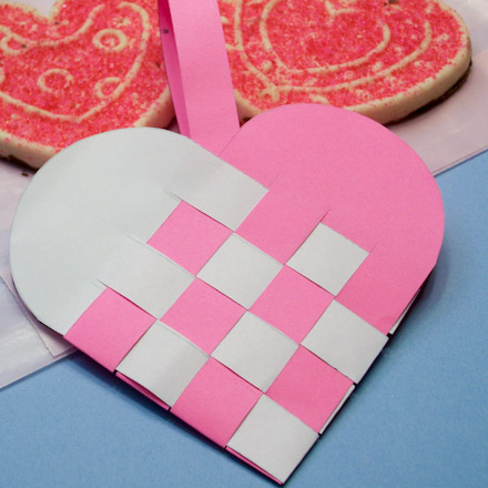 How to Make Woven Paper Heart Baskets - Valentine's Day Crafts - Aunt ...