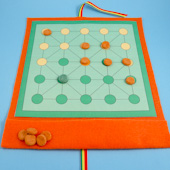 Catch the Hare felt game board